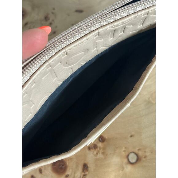 Tommy Hilfiger Embossed Logo Wristlet Clutch - Nude Beige Faux Leather Zip Pouch - Picture 3 of 8